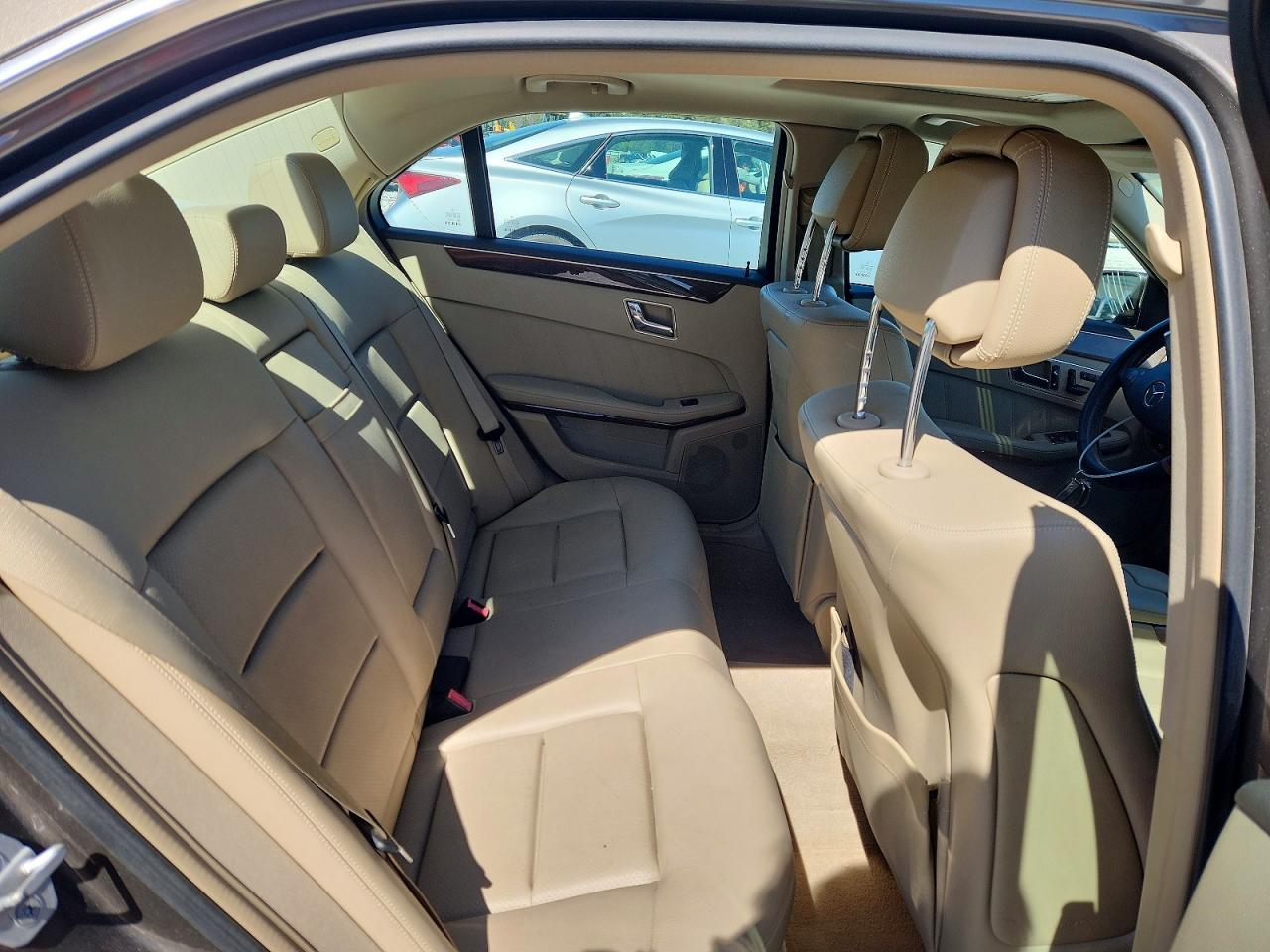 2010 MERCEDES-BENZ E 350 photo 10