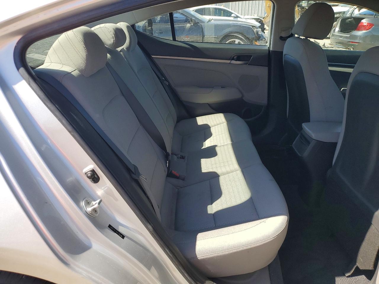 2017 HYUNDAI ELANTRA SE photo 28