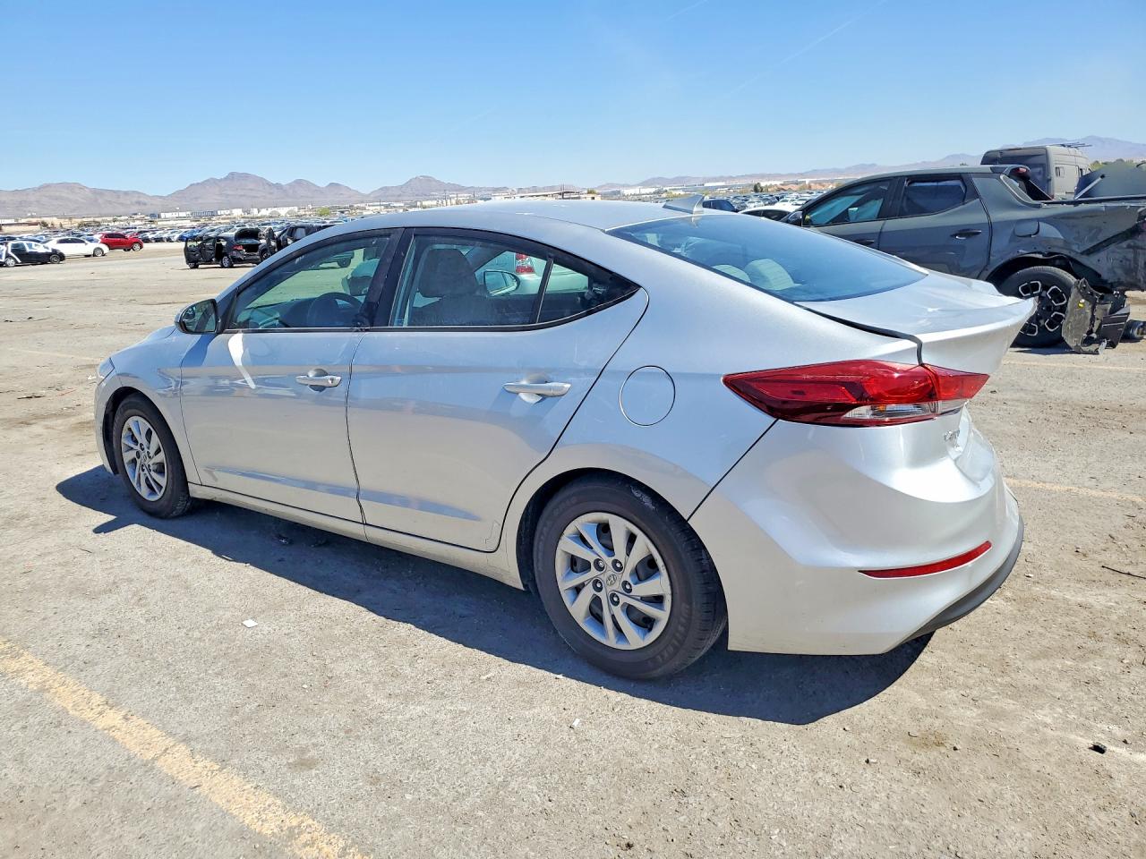 2017 HYUNDAI ELANTRA SE photo 4