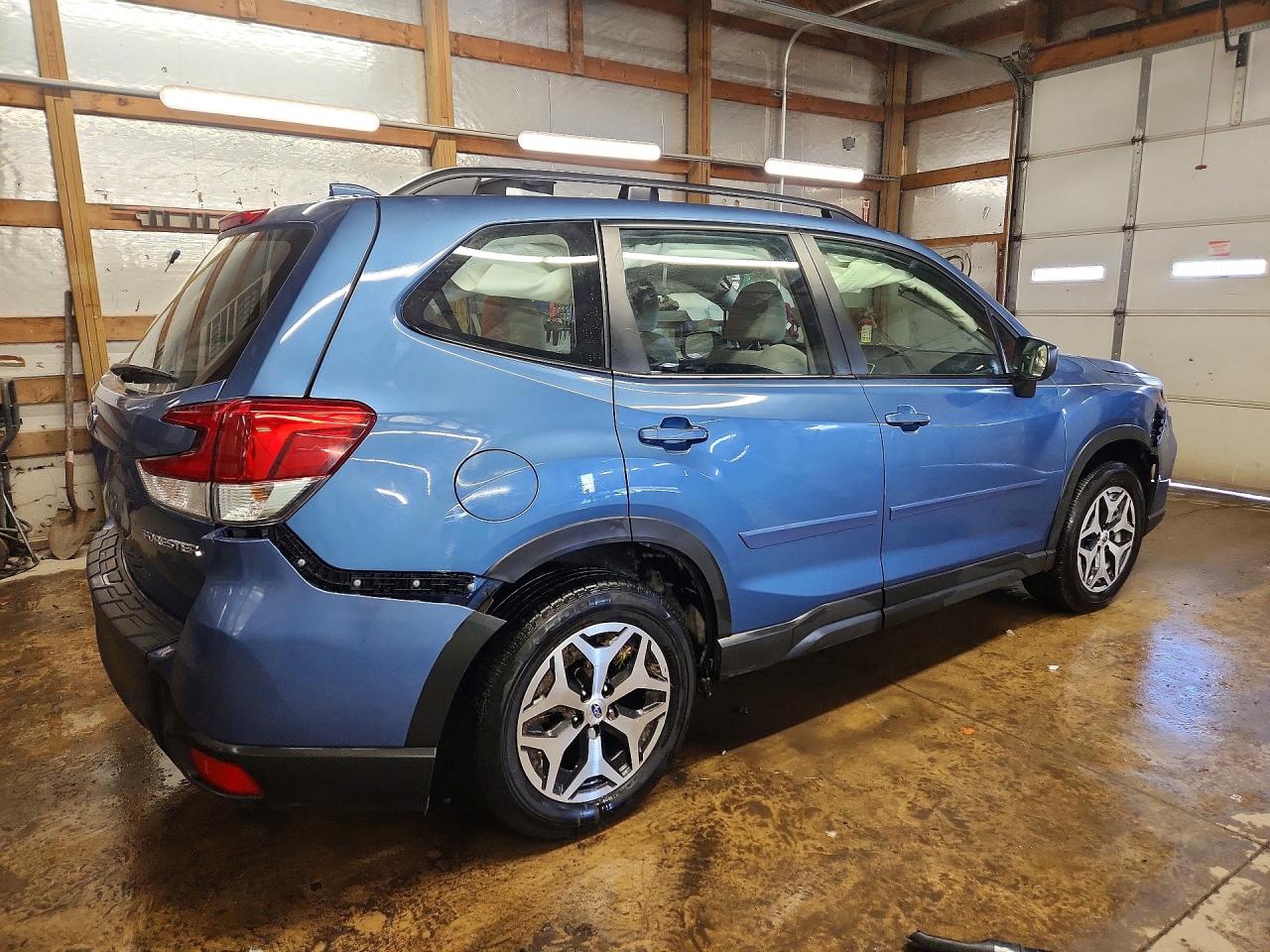 2021 SUBARU FORESTER photo 3