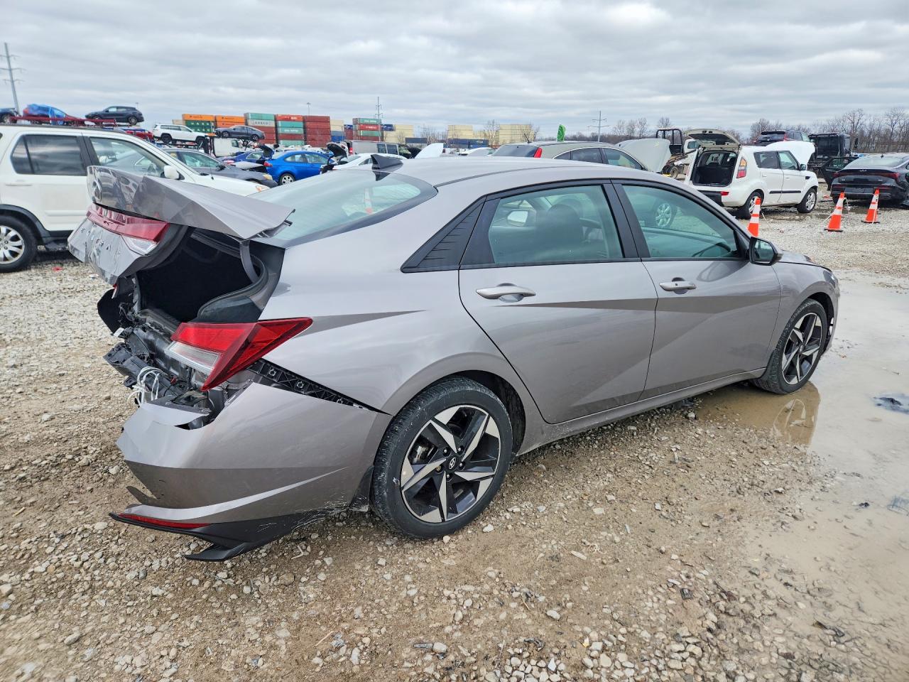 2023 HYUNDAI ELANTRA SEL photo 3