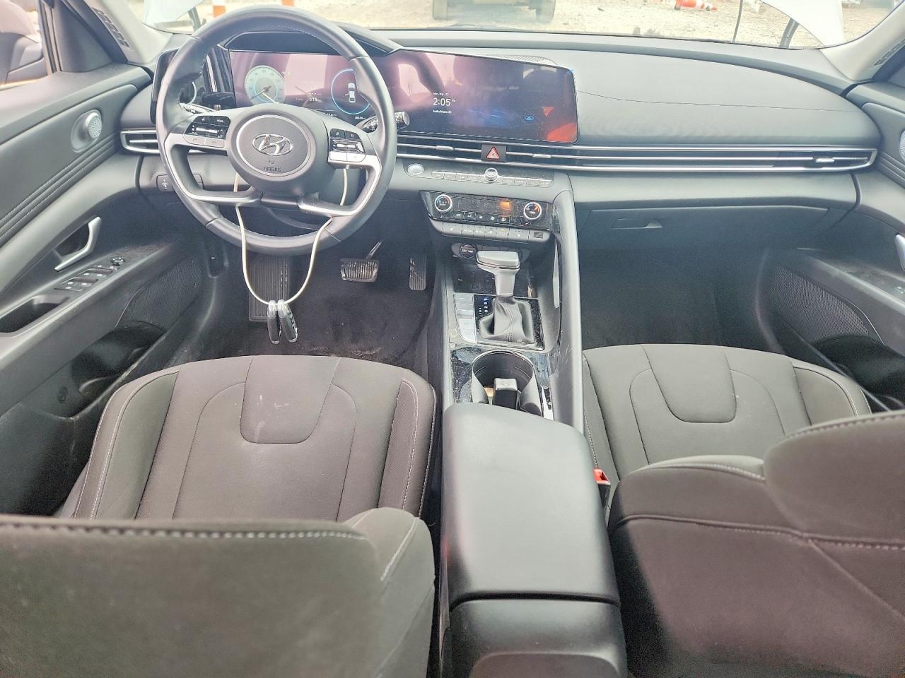 2023 HYUNDAI ELANTRA SEL photo 8