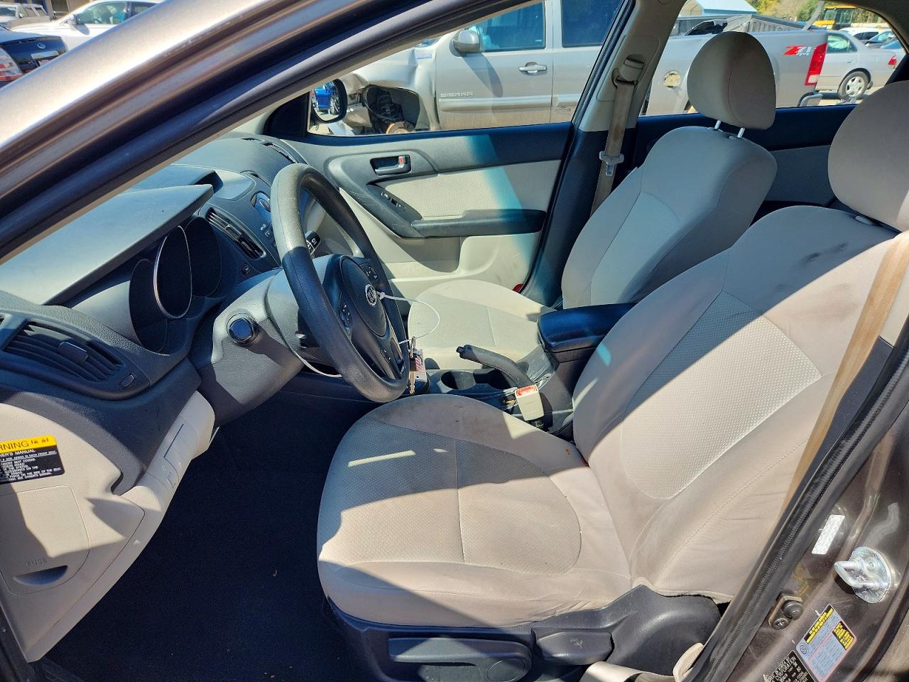 2010 KIA FORTE EX photo 13