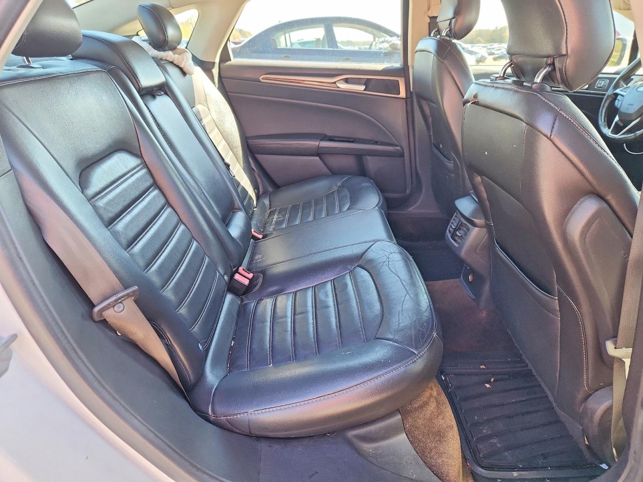 2014 FORD FUSION SE photo 19
