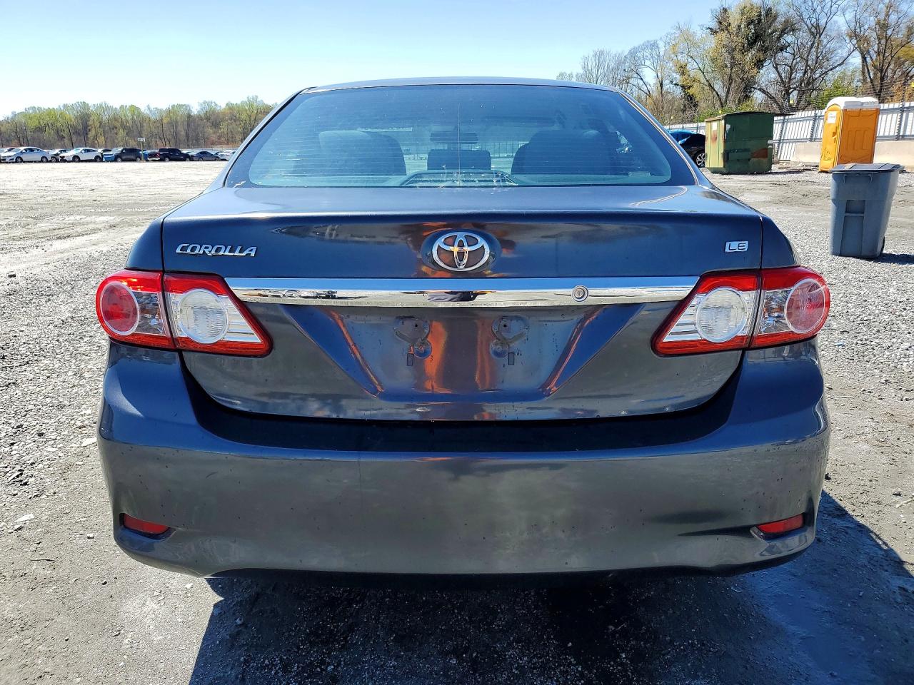 2013 TOYOTA COROLLA LE photo 11
