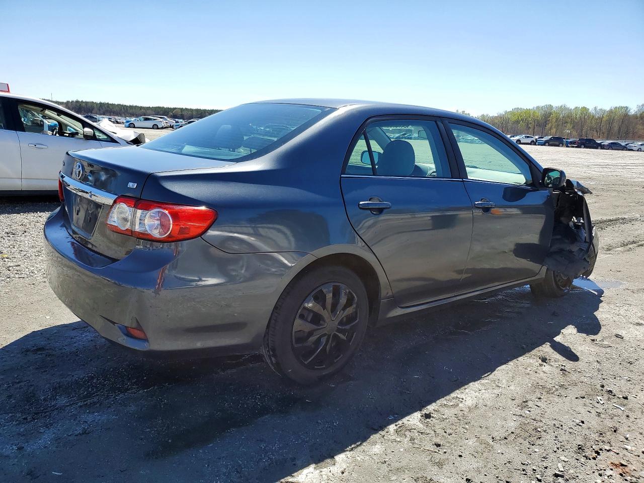 2013 TOYOTA COROLLA LE photo 5