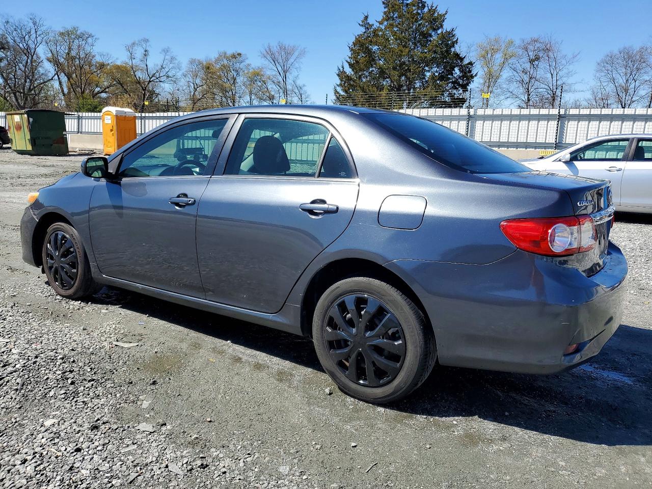 2013 TOYOTA COROLLA LE photo 3