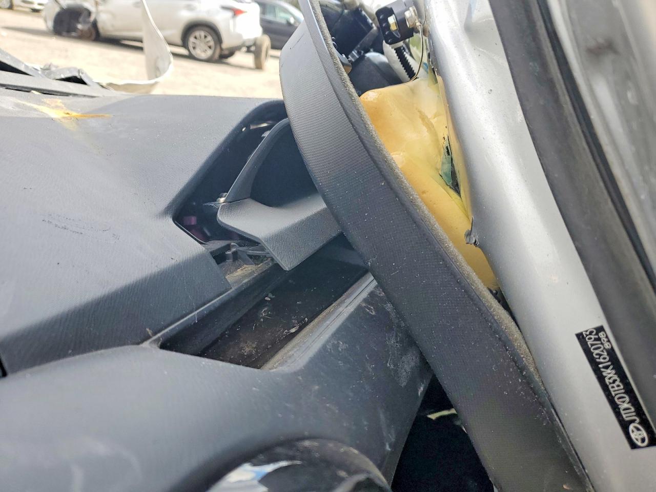 2019 TOYOTA PRIUS C L photo 17