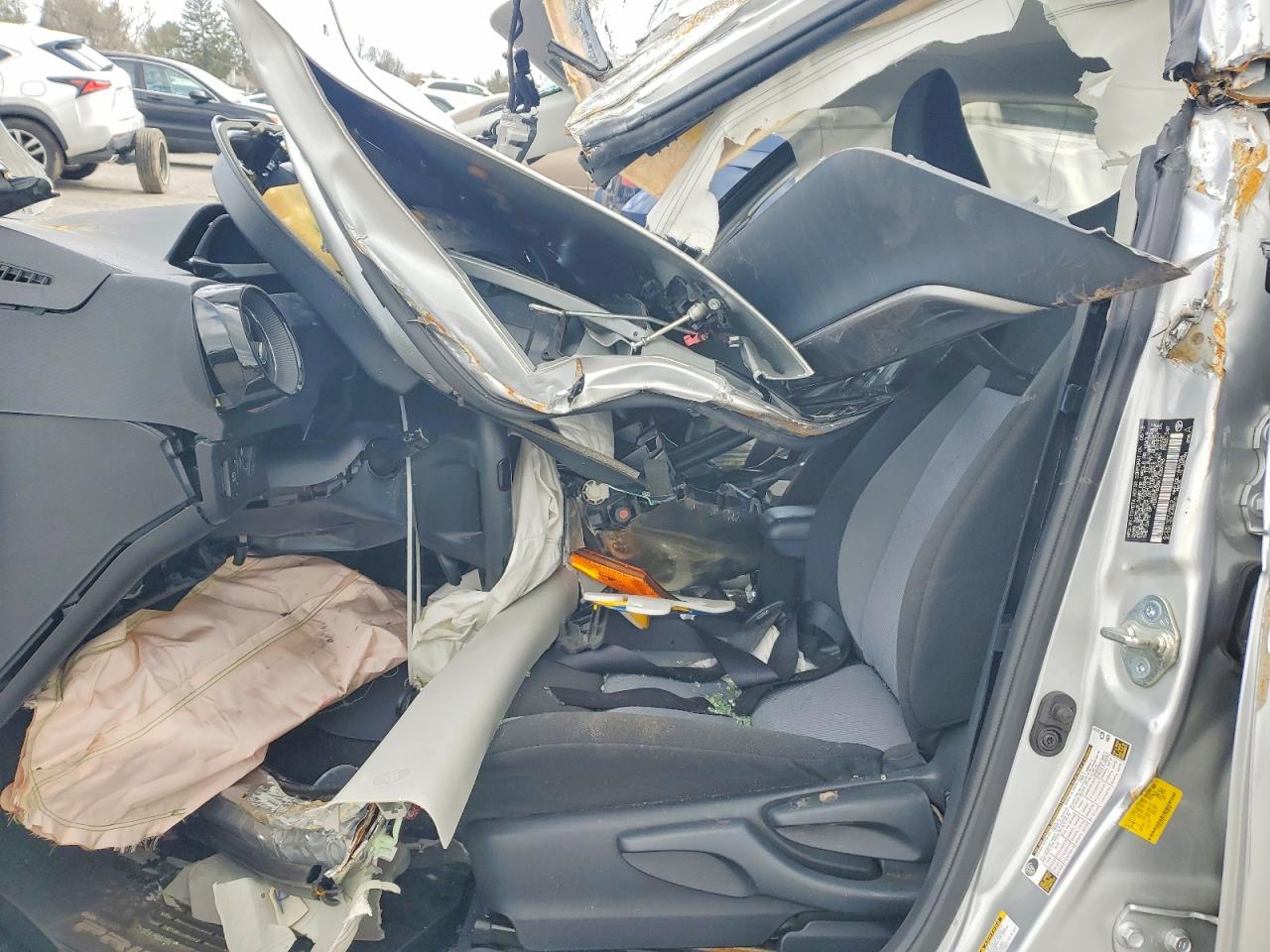 2019 TOYOTA PRIUS C L photo 13