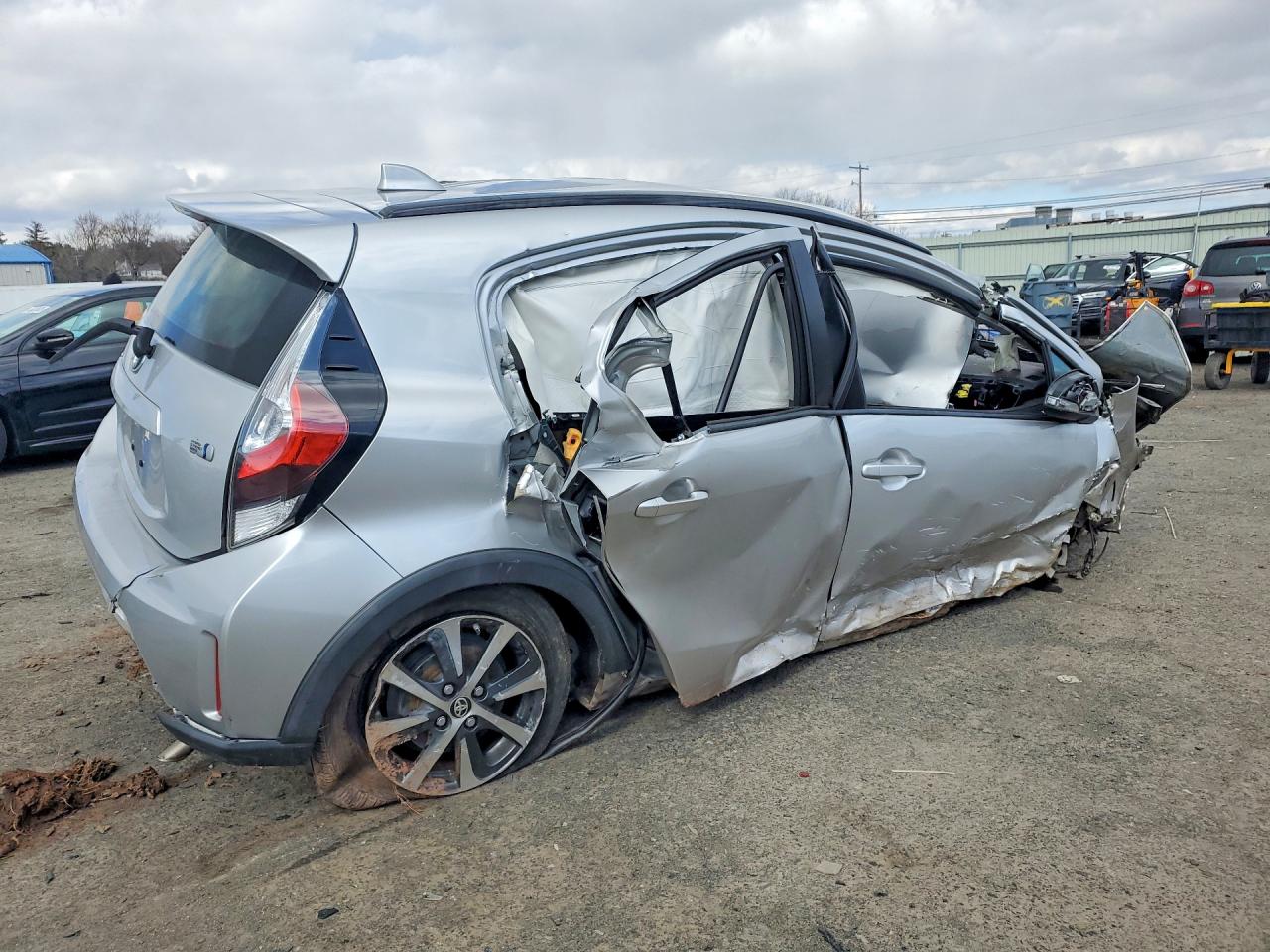 2019 TOYOTA PRIUS C L photo 5