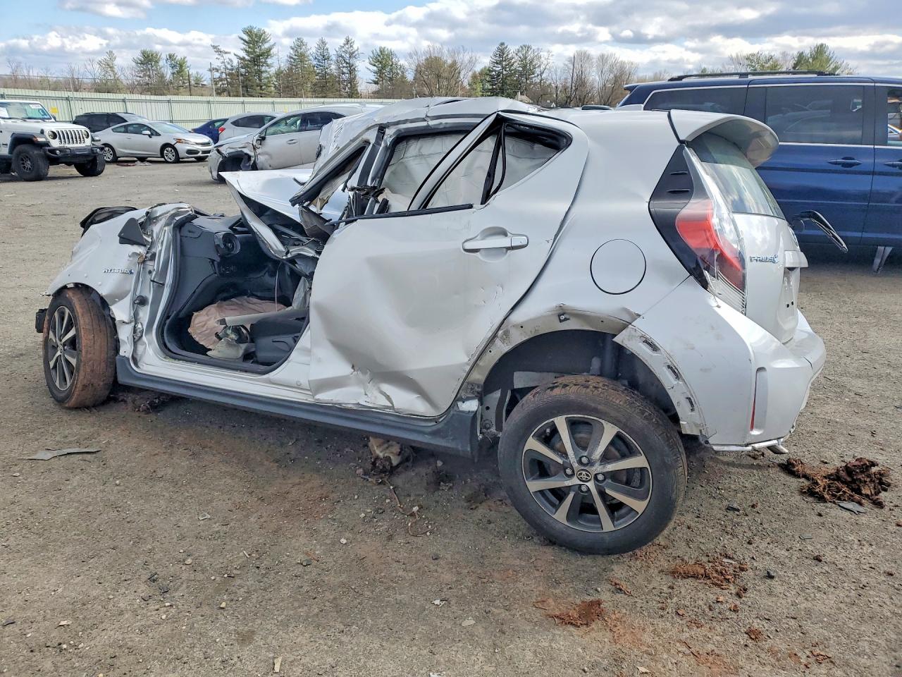 2019 TOYOTA PRIUS C L photo 3