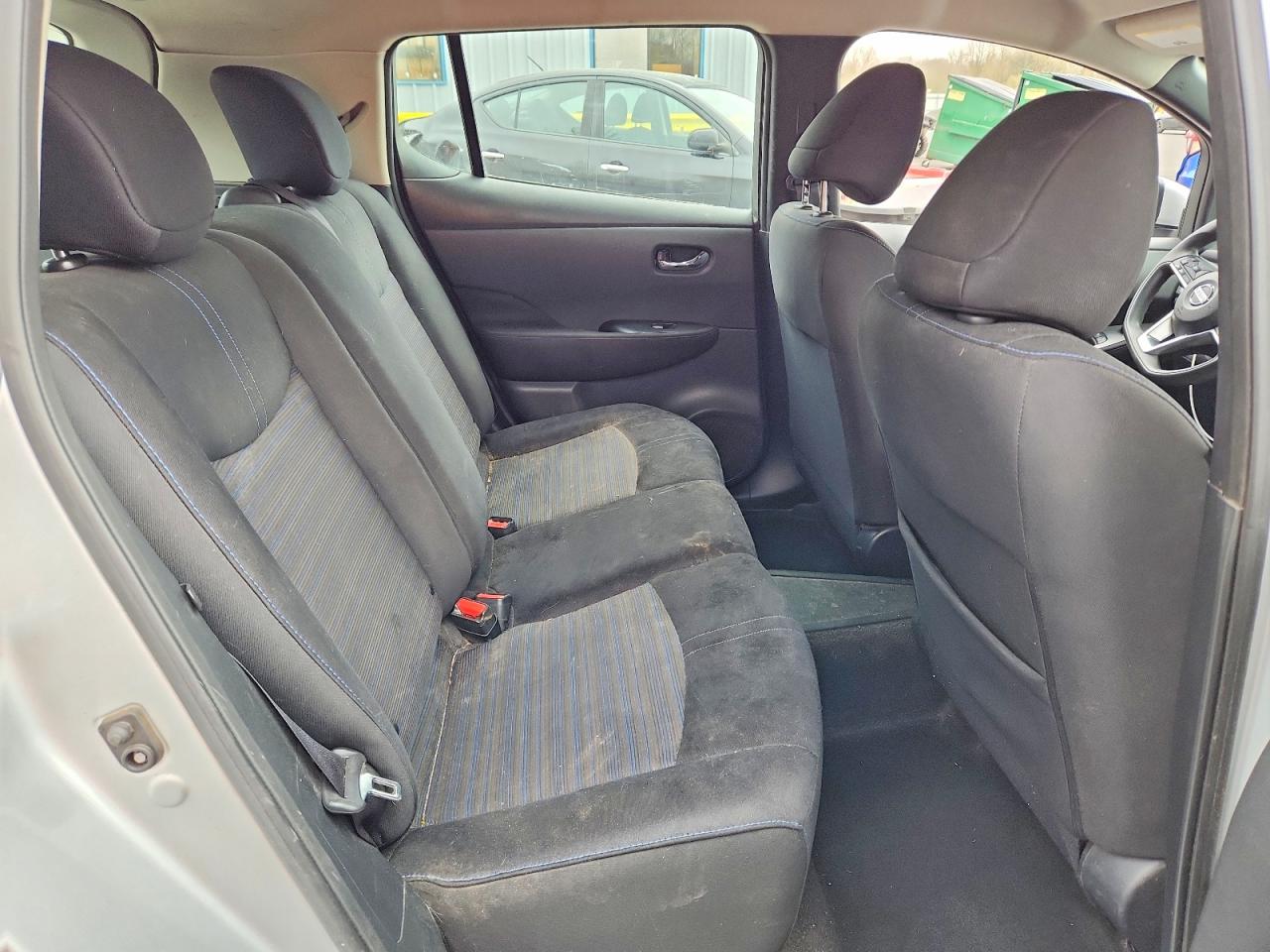 2018 NISSAN LEAF S photo 10