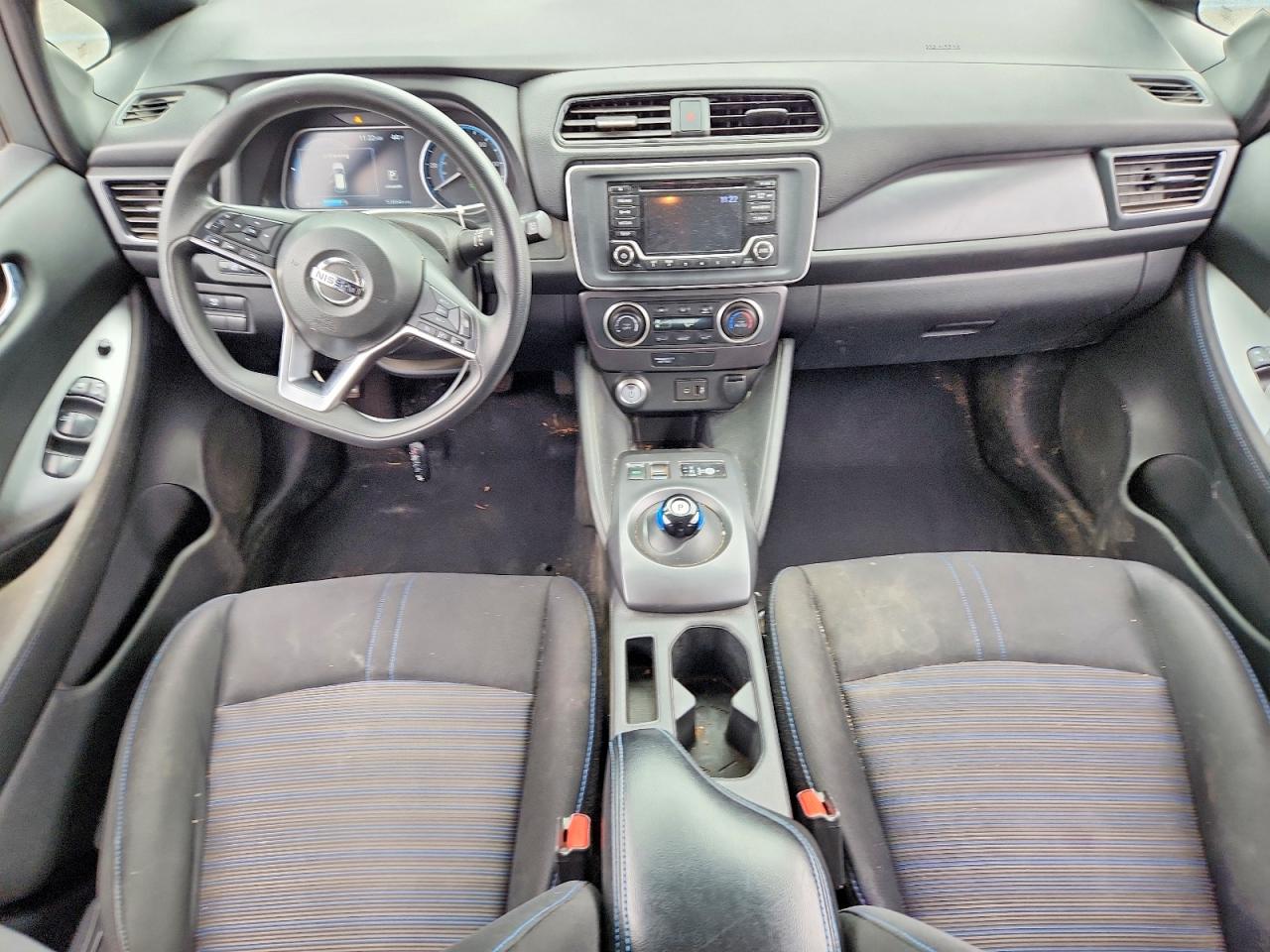 2018 NISSAN LEAF S photo 8