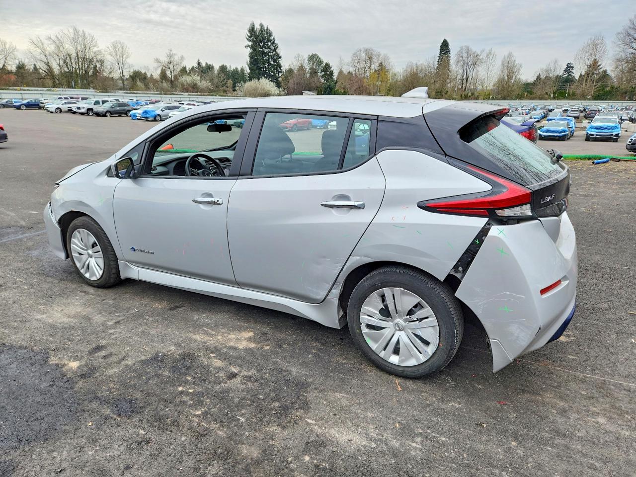 2018 NISSAN LEAF S photo 2