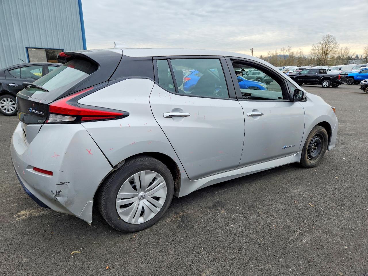 2018 NISSAN LEAF S photo 3