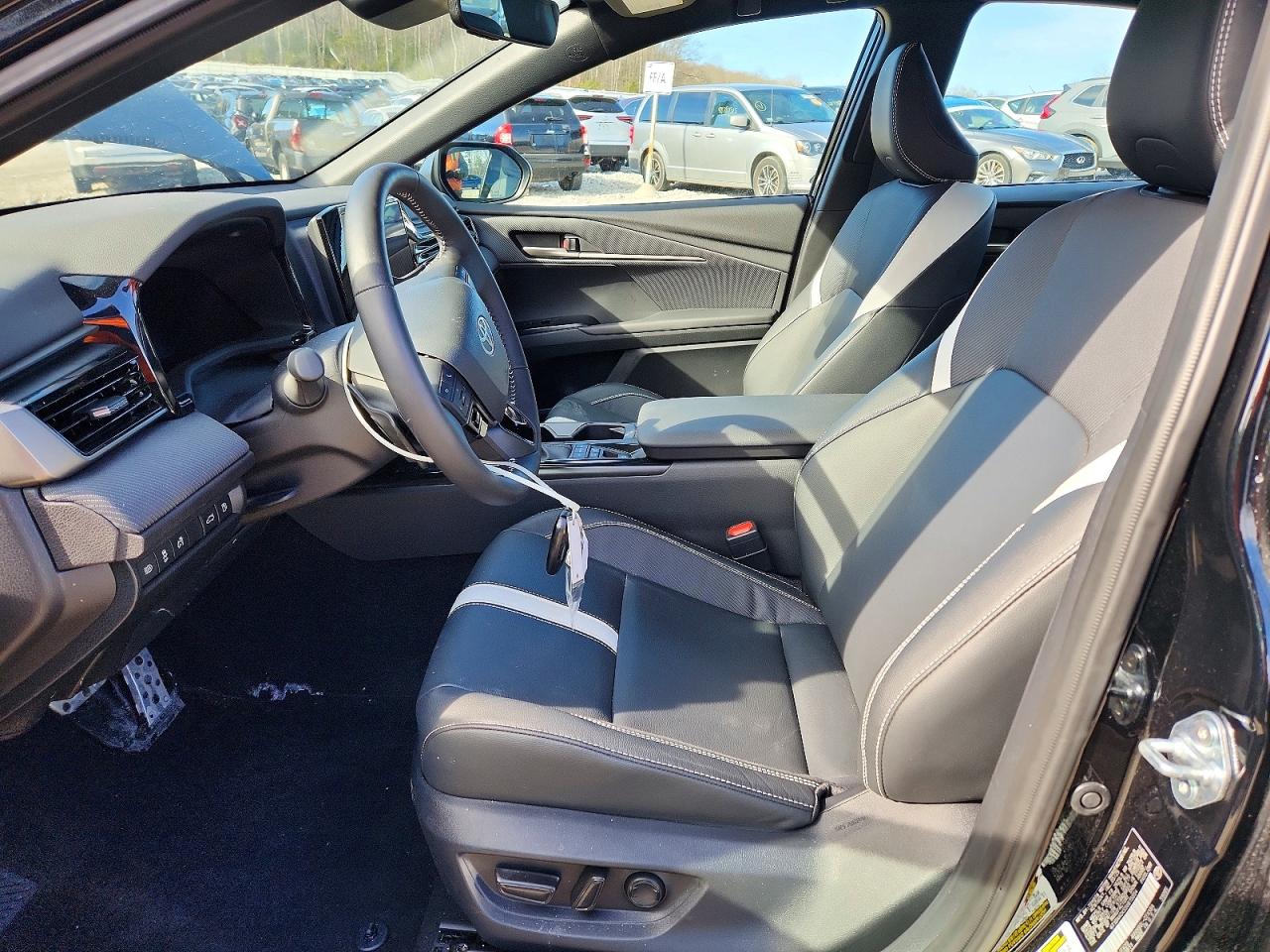 2025 TOYOTA CAMRY SE photo 7