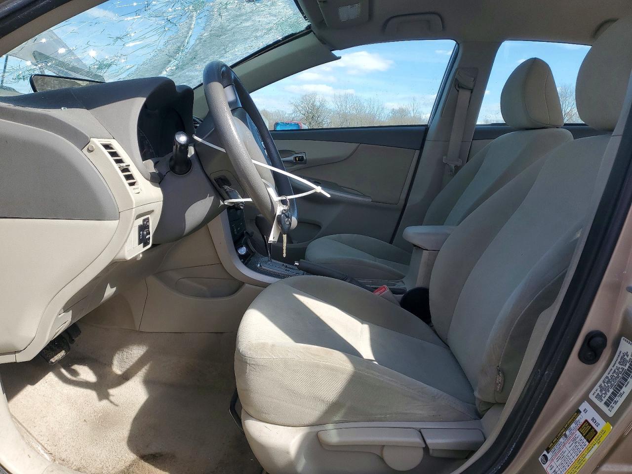 2010 TOYOTA COROLLA LE photo 7