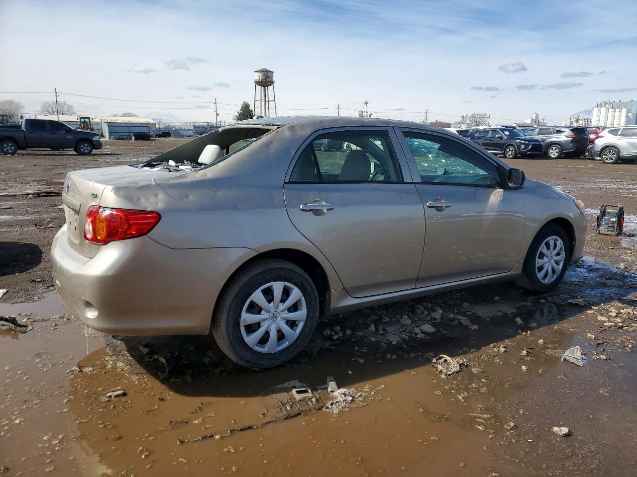 2010 TOYOTA COROLLA LE photo 3