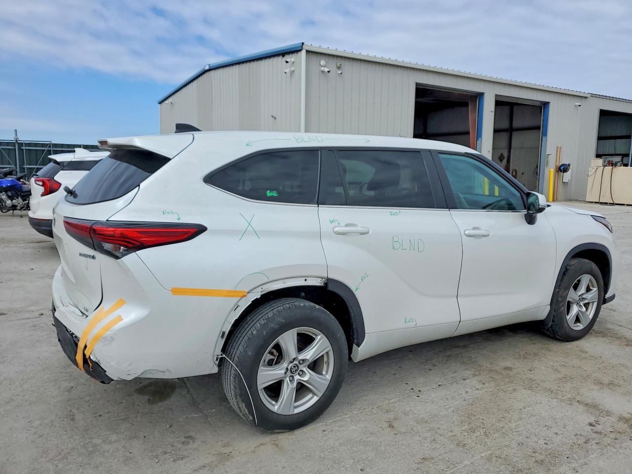 2023 TOYOTA HIGHLANDER HYBRID LE photo 7