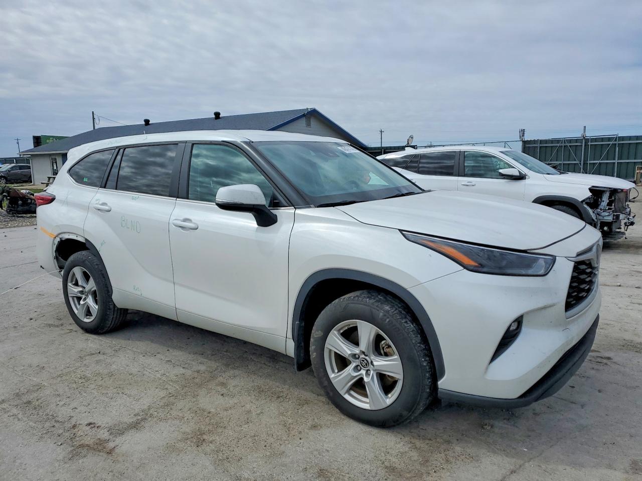 2023 TOYOTA HIGHLANDER HYBRID LE photo 10