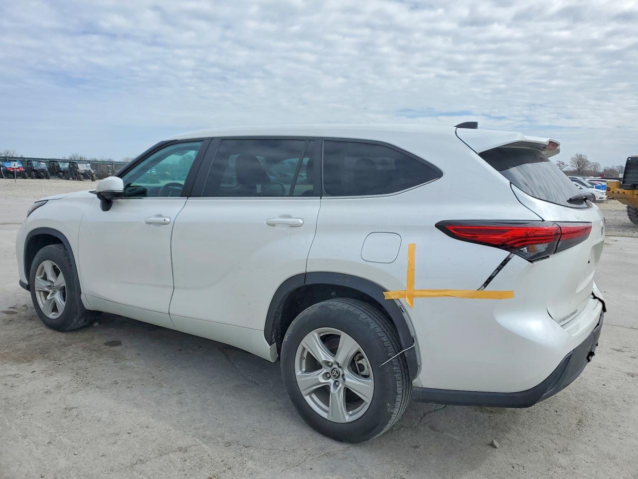 2023 TOYOTA HIGHLANDER HYBRID LE photo 4