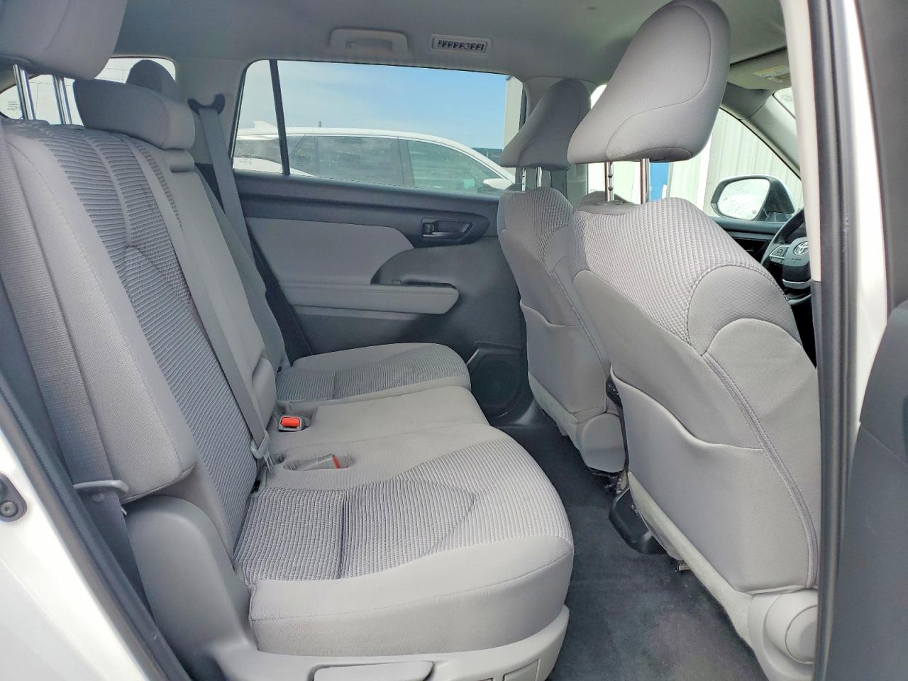 2023 TOYOTA HIGHLANDER HYBRID LE photo 31