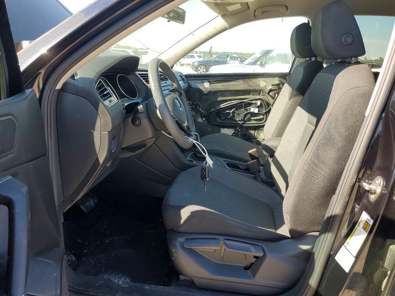 2020 VOLKSWAGEN TIGUAN S photo 19