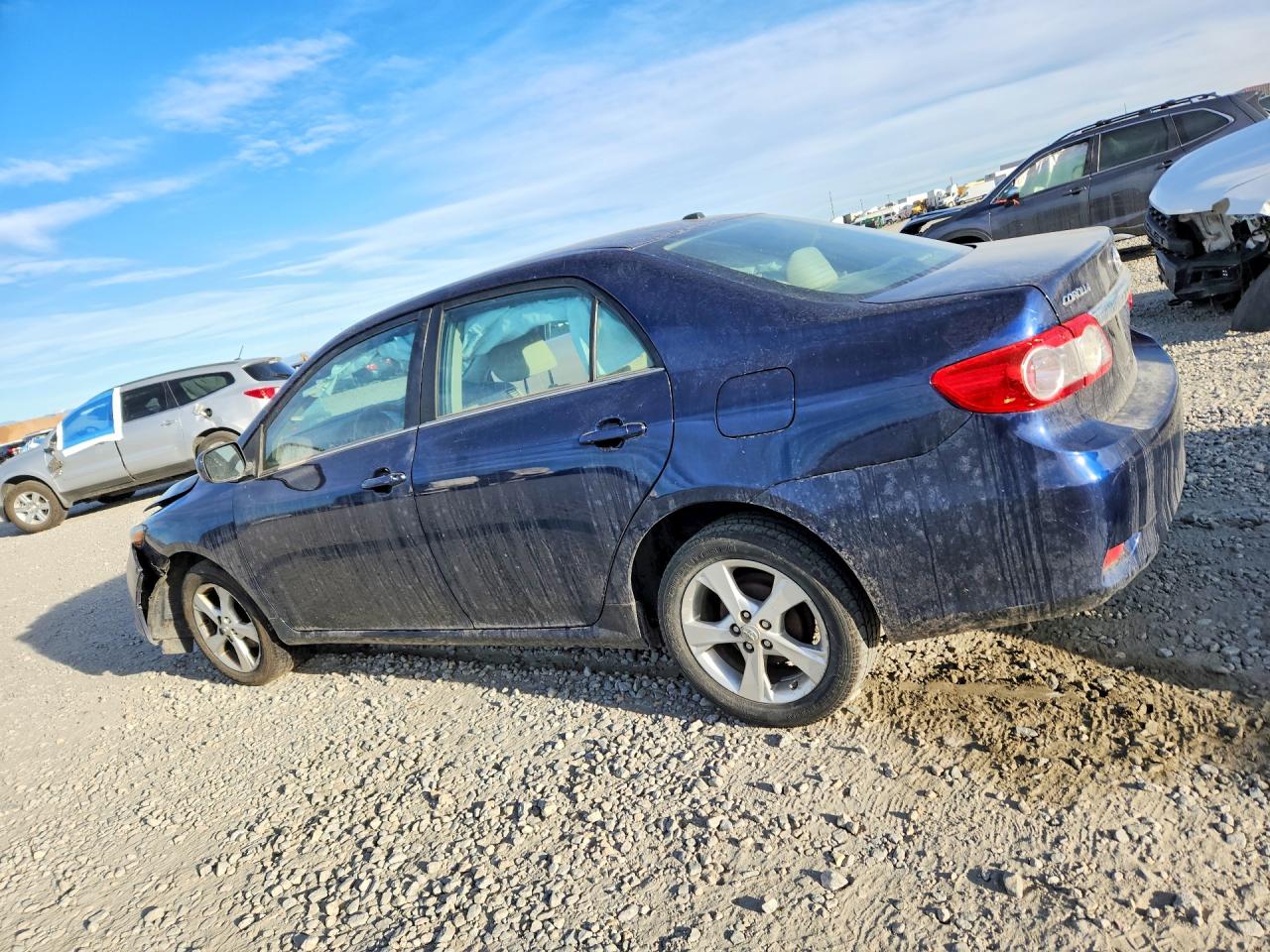 2013 TOYOTA COROLLA LE photo 3