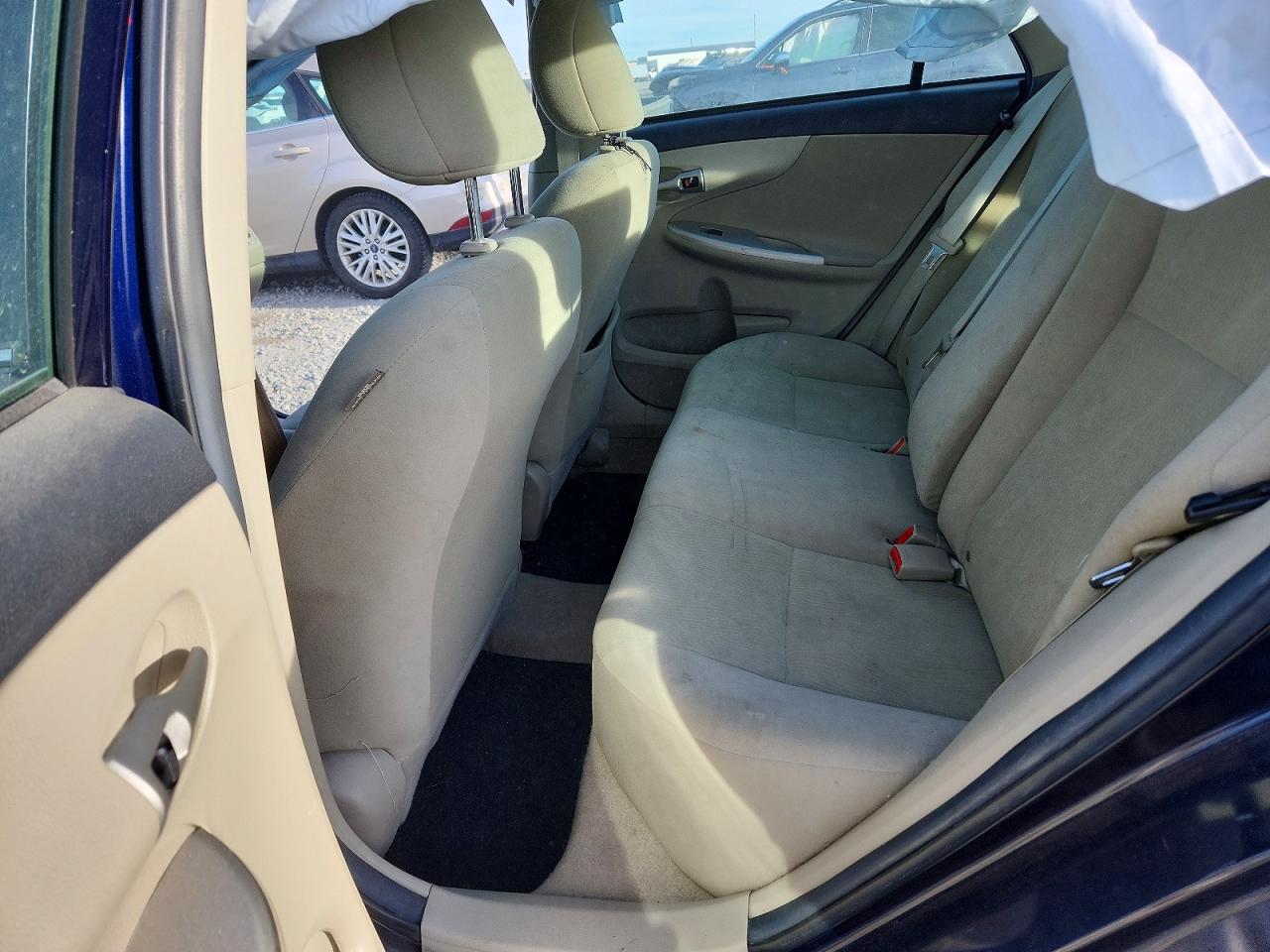 2013 TOYOTA COROLLA LE photo 19