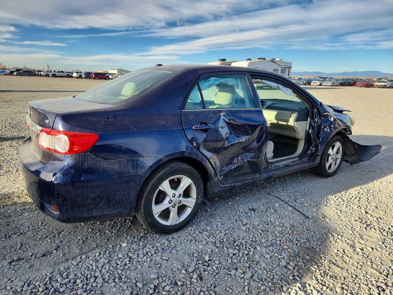 2013 TOYOTA COROLLA LE photo 5