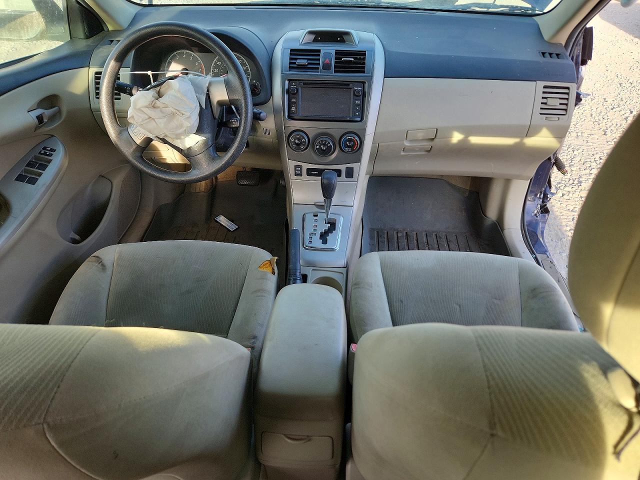 2013 TOYOTA COROLLA LE photo 15