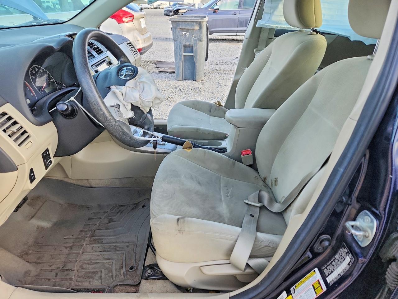 2013 TOYOTA COROLLA LE photo 13