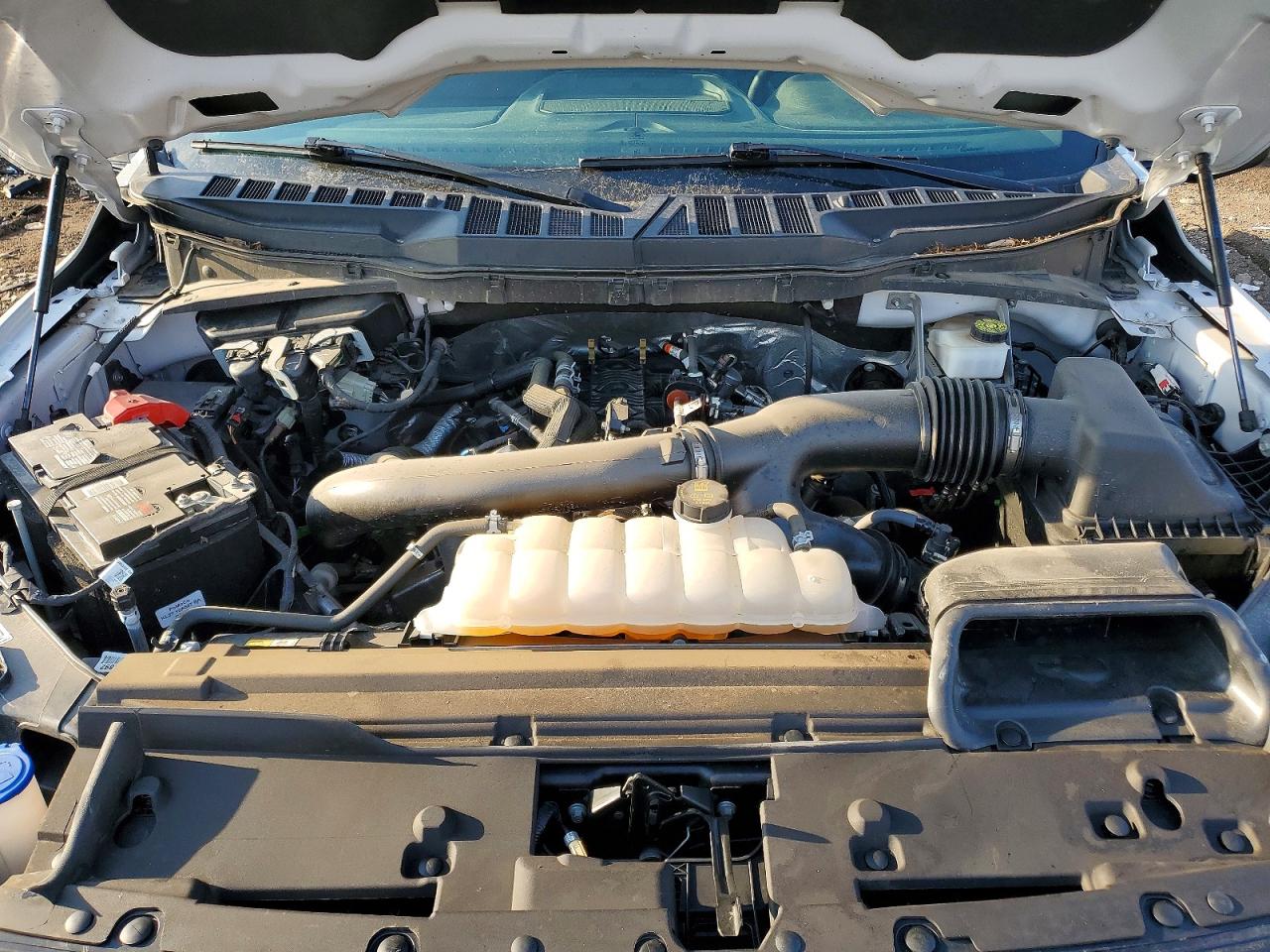 2024 FORD F150 XLT photo 21