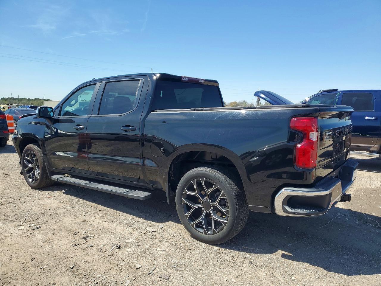 2021 CHEVROLET SILVERADO C1500 LT photo 3