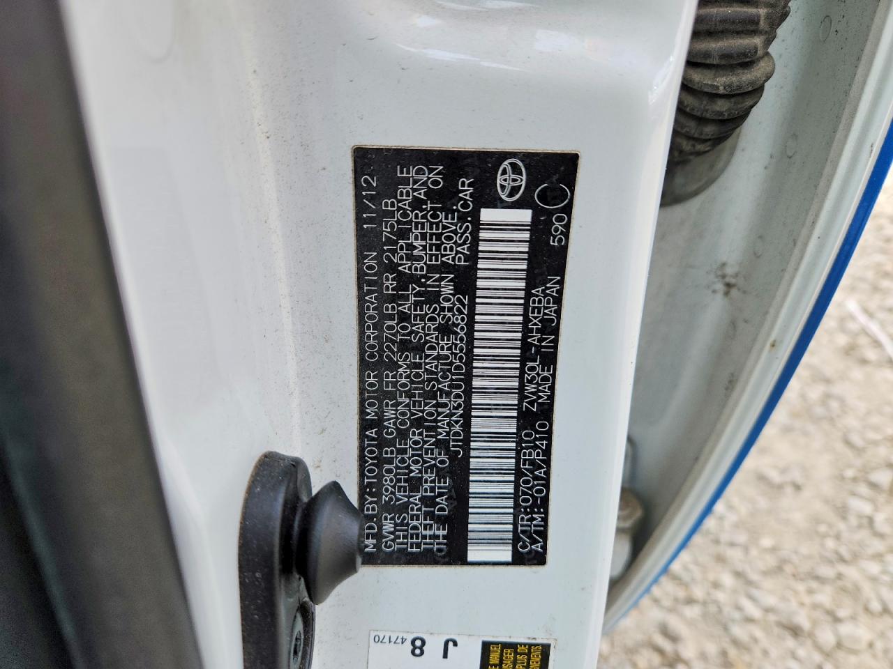 2013 TOYOTA PRIUS TWO photo 23