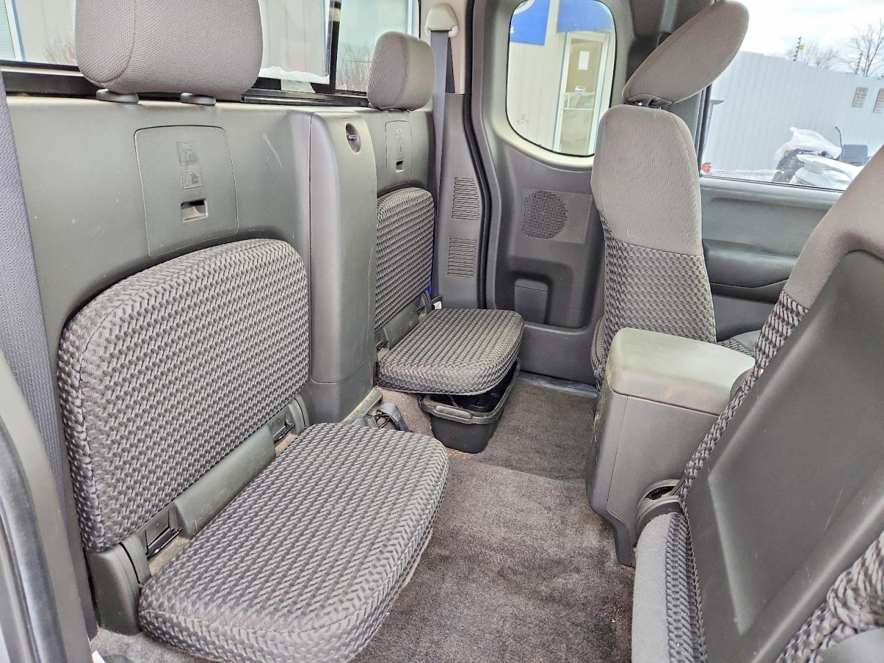 2011 NISSAN FRONTIER SV V6 photo 28