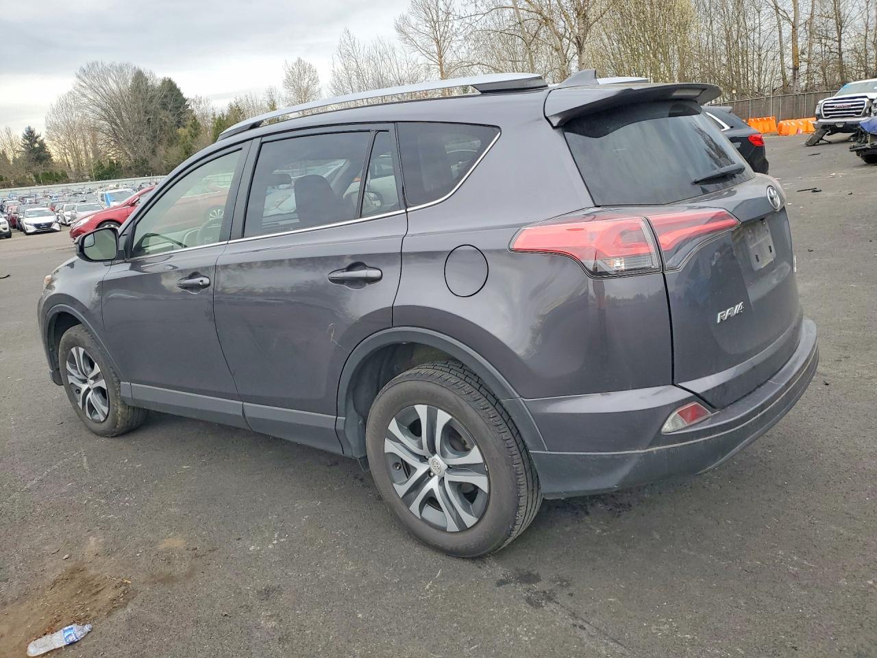 2018 TOYOTA RAV4 LE photo 4