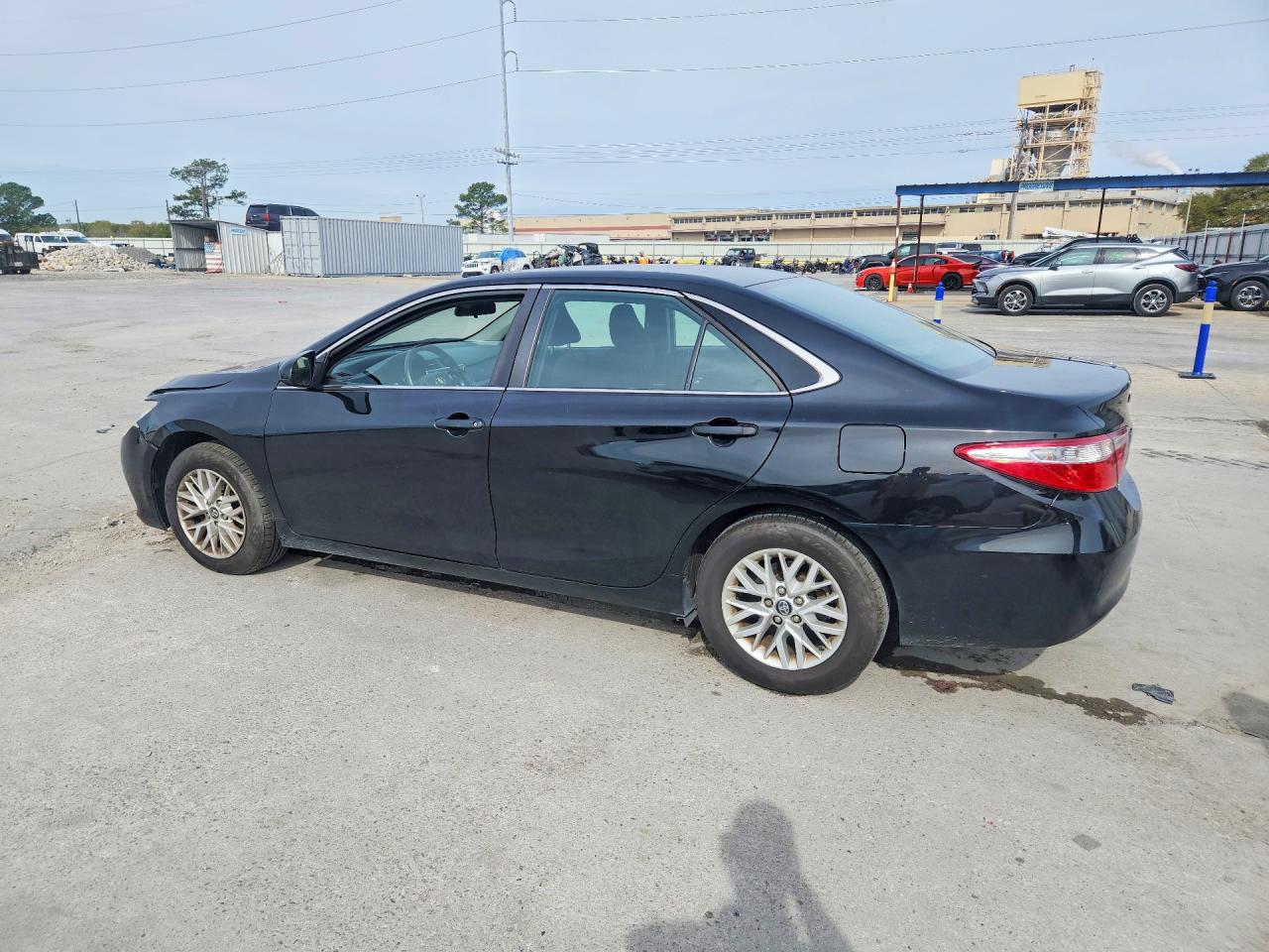 2017 TOYOTA CAMRY LE photo 4