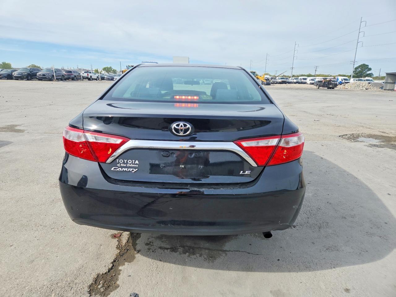 2017 TOYOTA CAMRY LE photo 16