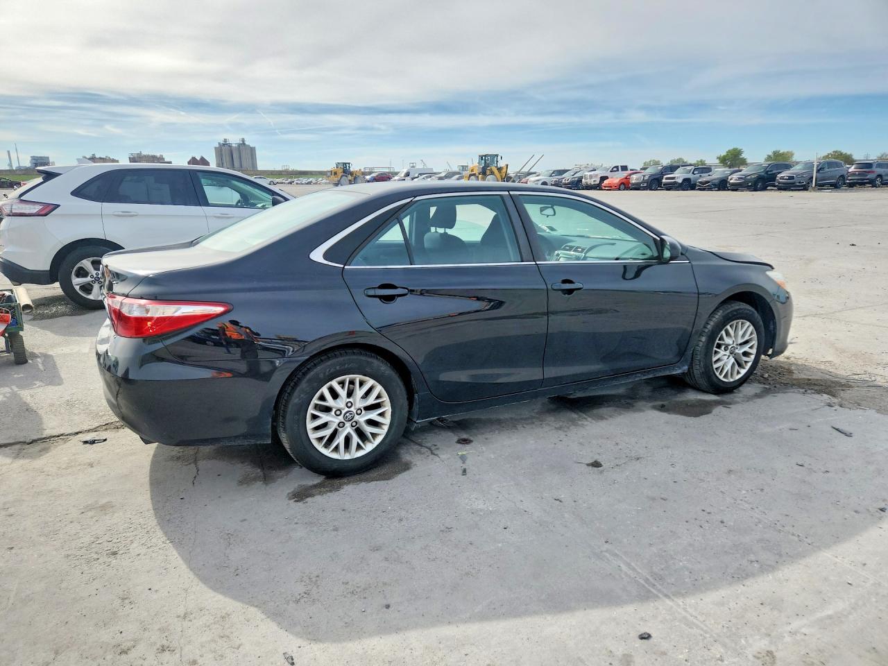 2017 TOYOTA CAMRY LE photo 7
