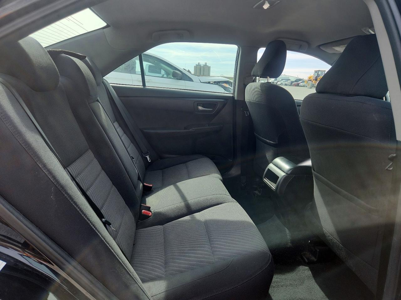 2017 TOYOTA CAMRY LE photo 28