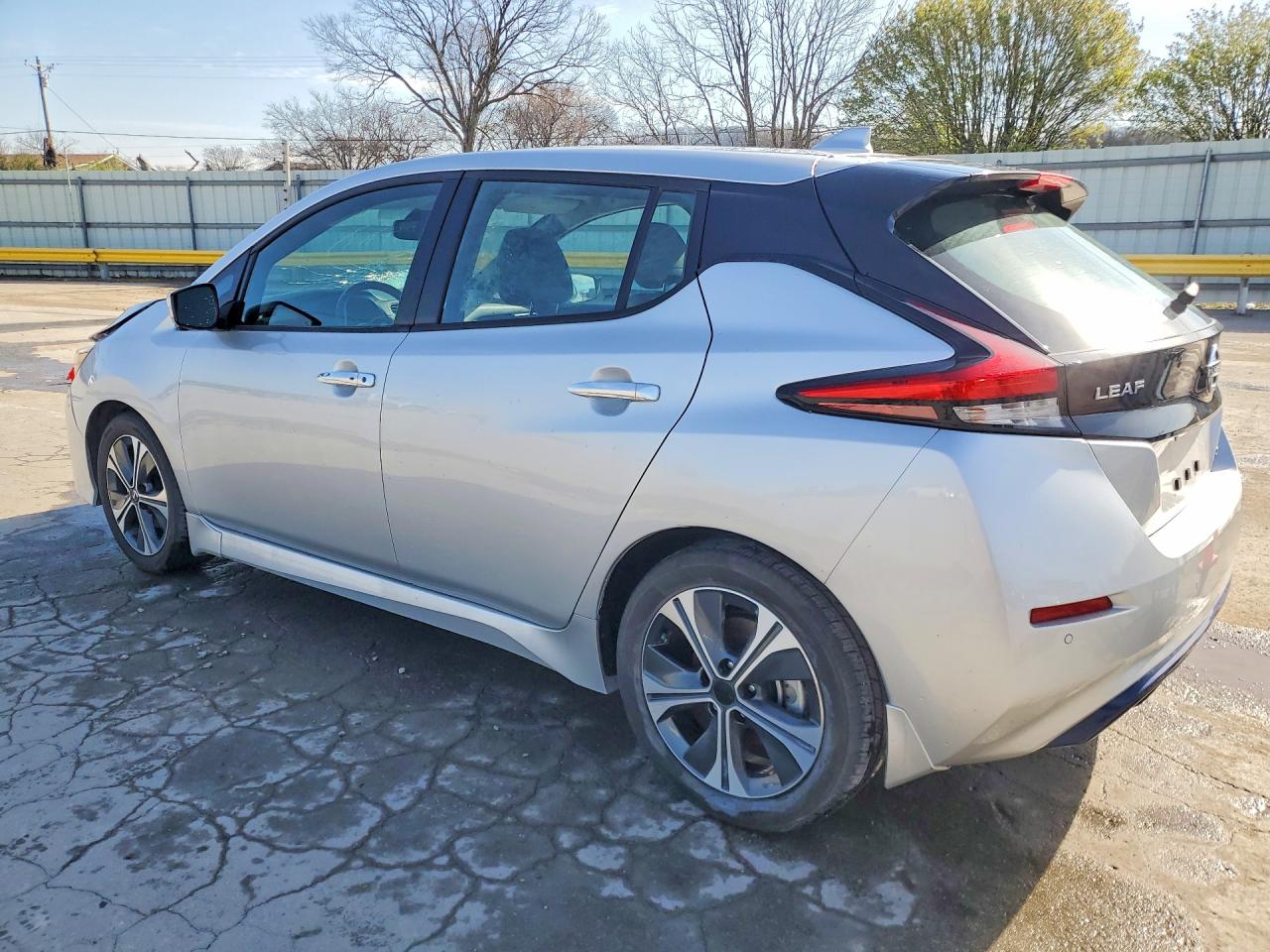 2022 NISSAN LEAF SV photo 4