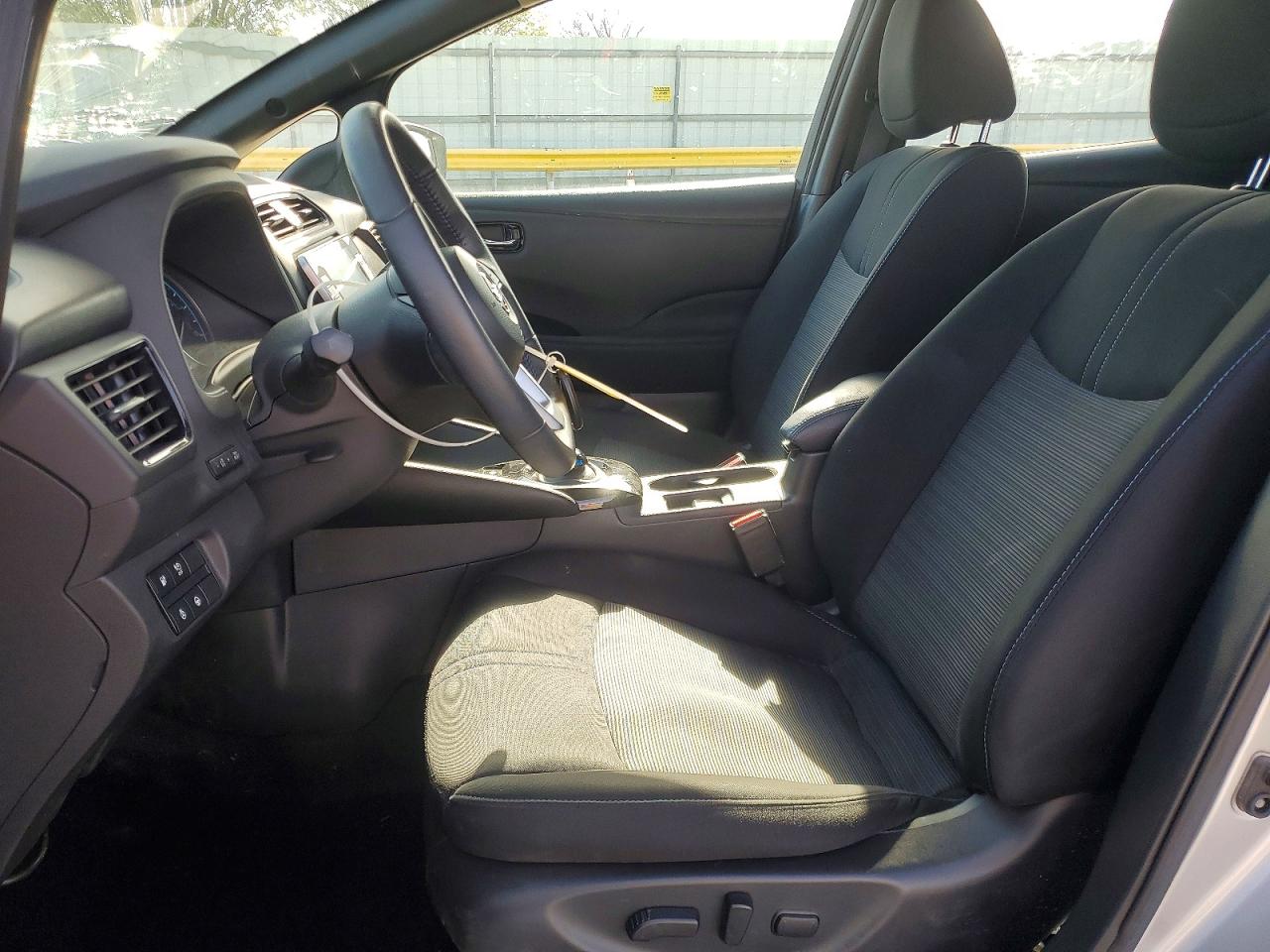 2022 NISSAN LEAF SV photo 19