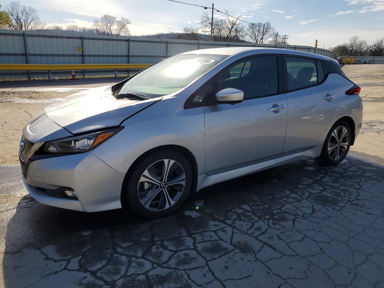 2022 NISSAN LEAF