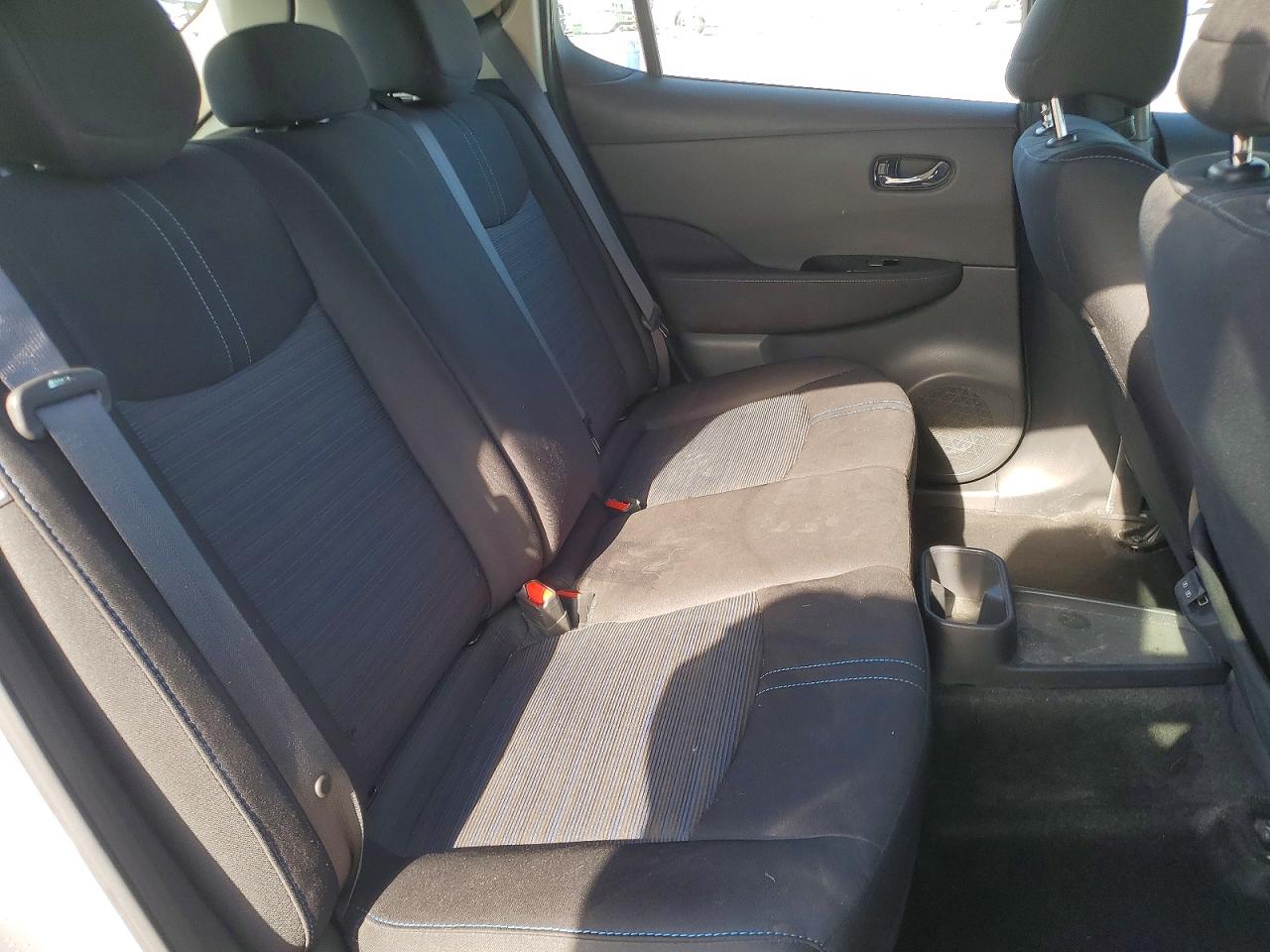 2022 NISSAN LEAF SV photo 28