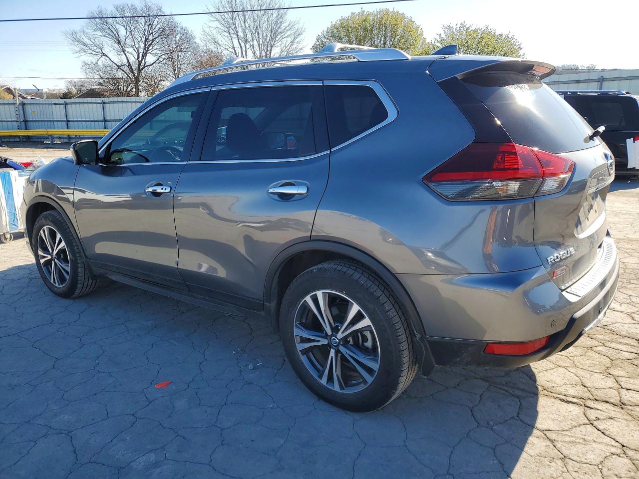 2019 NISSAN ROGUE SV photo 4