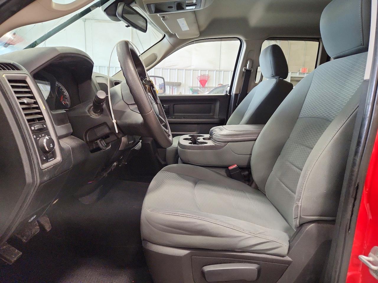2014 RAM 1500 ST photo 13