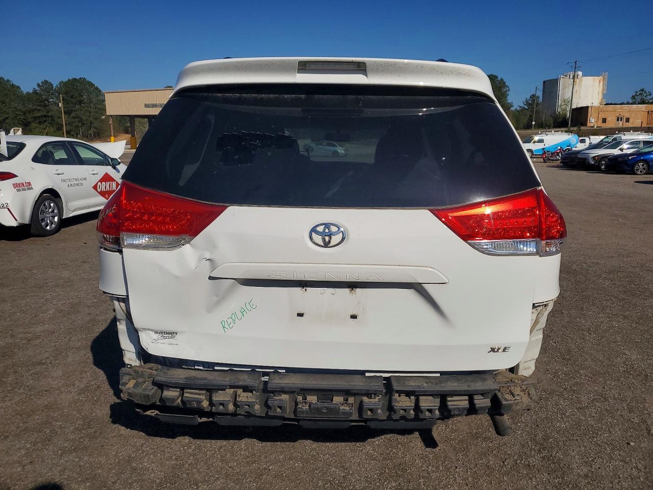 2014 TOYOTA SIENNA XLE 8-PASSENGER photo 6