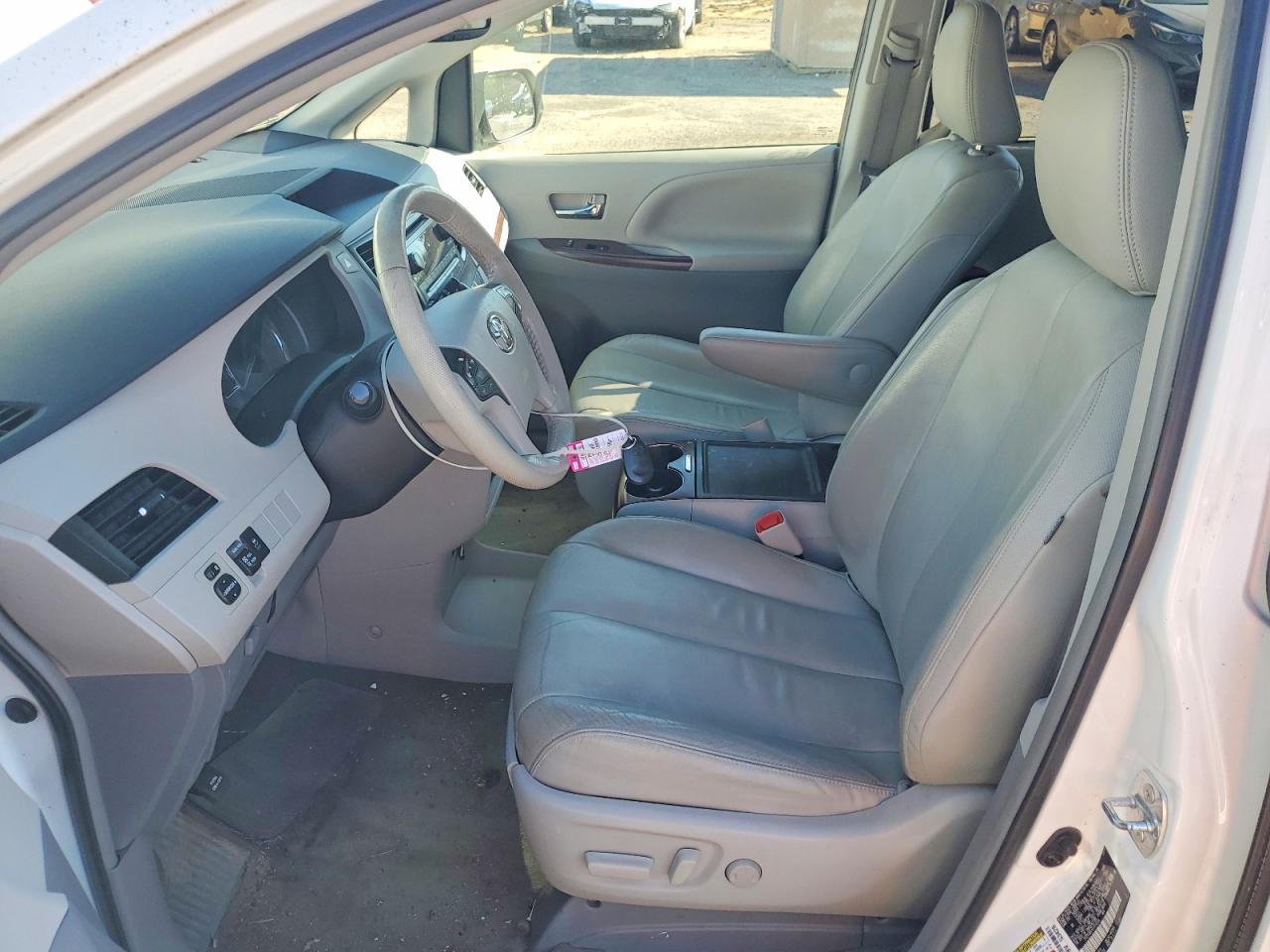 2014 TOYOTA SIENNA XLE 8-PASSENGER photo 7