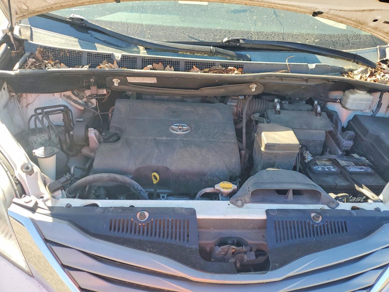 2014 TOYOTA SIENNA XLE 8-PASSENGER photo 12
